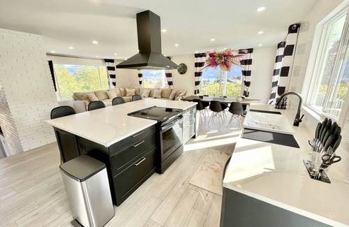 Central Okanagan House | Experience Year-Round Heated Pool & Private Vineyard Views