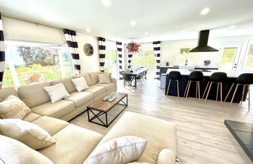 Central Okanagan House | Experience Year-Round Heated Pool & Private Vineyard Views