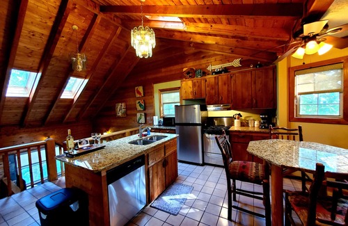 Blue Ridge Cabin | Experience Year-Round Mountain Views and Pet-Friendly Comfort