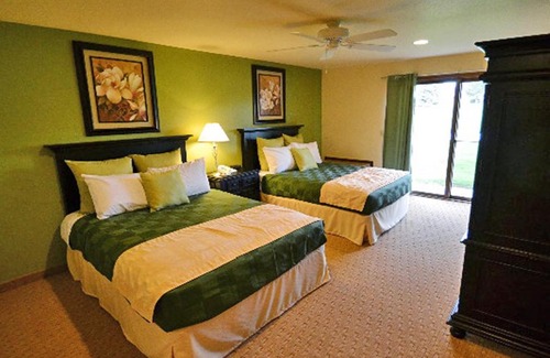 Mishicot Apartment | Relaxing Golf Resort & Conference Center for All Seasons