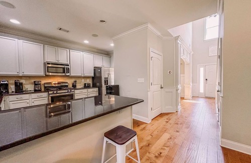 Evans House | Exceptional Year-Round Rental with Entertainment & Pet-Friendly