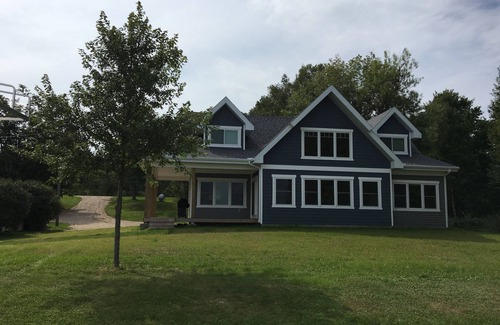 McMillan Cottage | Waterfront Cottage Retreat with Spa & Scenic Views