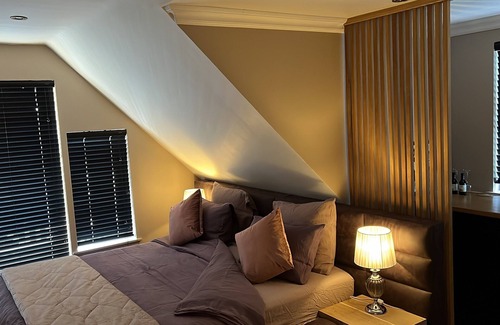 Somerset West House | Relaxing Ocean View at YEBO Boutique Guesthouse