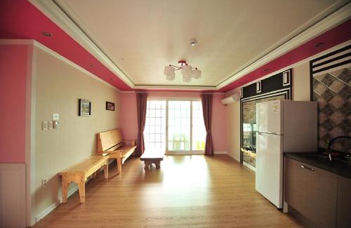 Gyeongju House | Inviting Yejeon Pension: Family-Friendly Retreat with Pool