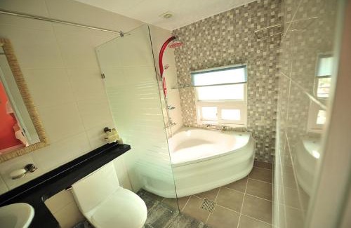 Gyeongju House | Inviting Yejeon Pension: Family-Friendly Retreat with Pool
