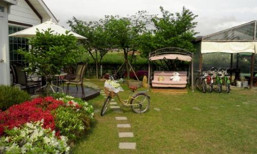 Gyeongju House | Inviting Yejeon Pension: Family-Friendly Retreat with Pool