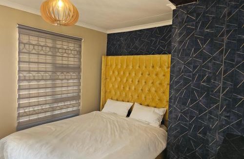 Emfuleni Bed & Breakfast | Budget-Friendly YELLO GUEST HOUSE CE2: Pet & Child Friendly