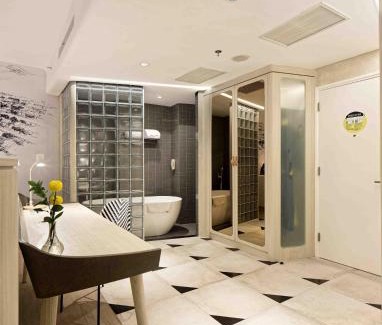 Gambir Hotel | Discover YELLO Hotel Harmoni: Spa & Restaurant Retreat