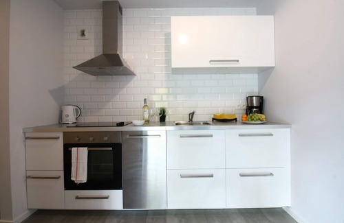 City Centre Apartment | Cozy Yellow Apartment 2 in Historic Old Town