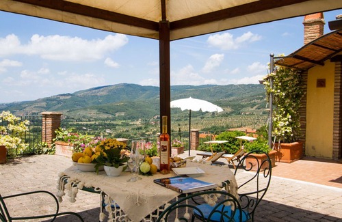 Polvano Other | Bright Yellow Apartment: Family-Friendly with Breakfast Included