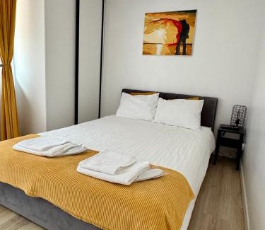 Floresti Apartment | Top-Rated Yellow Apartment - Child Friendly & Cozy Stay