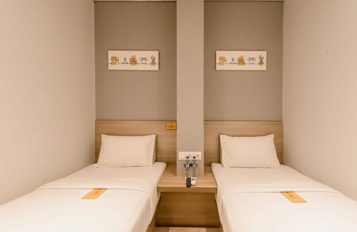 Kampung Bali Hotel | Convenient Stay at Yellow Bee Tanah Abang with Breakfast