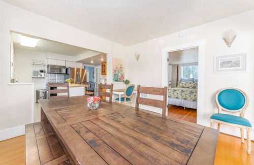 Chelan Cottage | Experience Yellow Cottage: Pet-Friendly Retreat in Lake Chelan