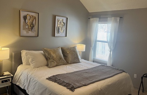 Oxford House | Yellow Door: Cozy home 1 mile from Campus