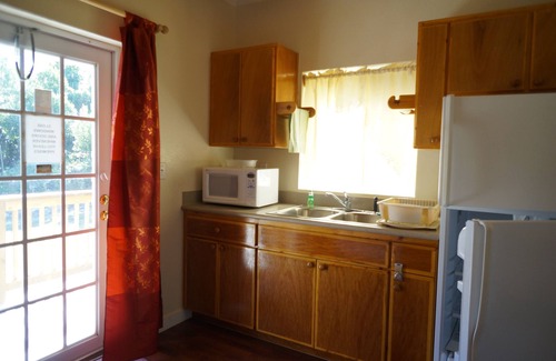 North Palmetto Point Cottage | Cozy Yellow Elder Cottage with Breakfast and Family-Friendly Vibes