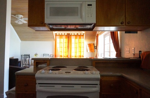 North Palmetto Point Cottage | Cozy Yellow Elder Cottage with Breakfast and Family-Friendly Vibes