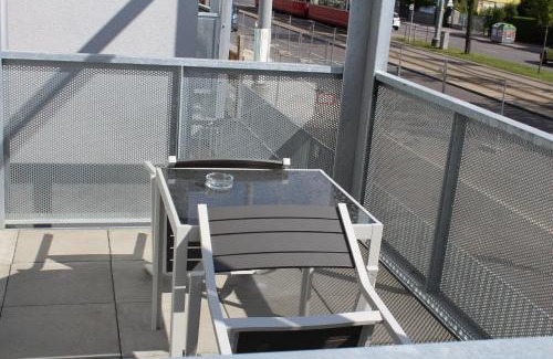 Donaustadt Apartment | Relax at Yellow Flower Apartment with Pool, Steps from Lake