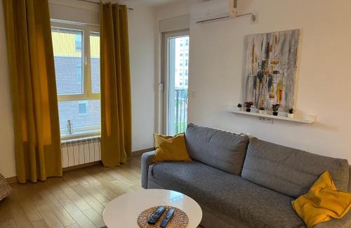 Zemun Apartment | Kid-Friendly Retreat at Yellow Gate - Rated 10/10 by Guests