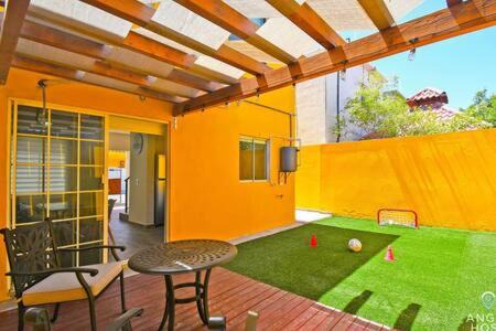 La Paz Apartment | Idyllic Yellow Home Near Coromuel Beach - Perfect for Families