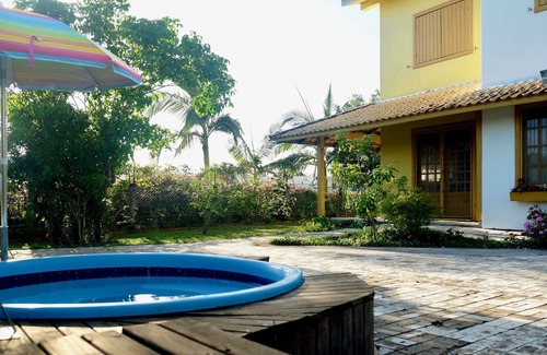 Garopaba House | Yellow House - 2 Suites in the Center