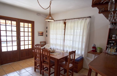 Garopaba House | Yellow House - 2 Suites in the Center