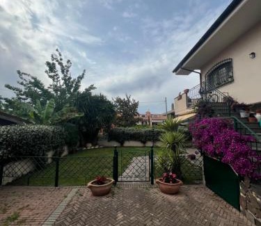 Ciampino Bed & Breakfast | Yellow House B&B