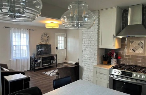 Coal City House | Inviting Yellow House with Spa near Coal City Railroad