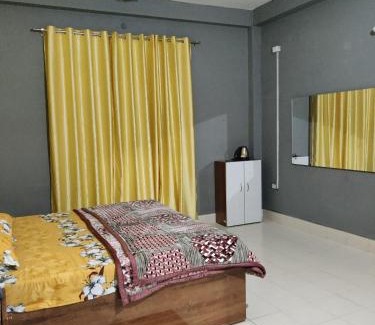 Jorhat House | Yellow minimalistic room