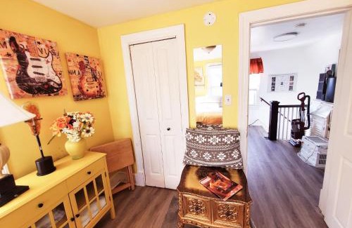 Dover House | Cozy Room with Hot Tub in Dover - Bayhealth Access