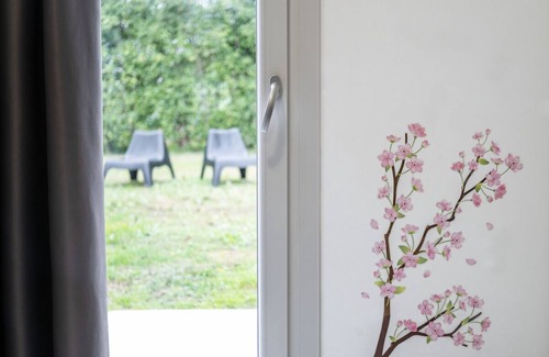 Porotto House | Relaxing Yellow Room with Pool, Spa & Breakfast Included