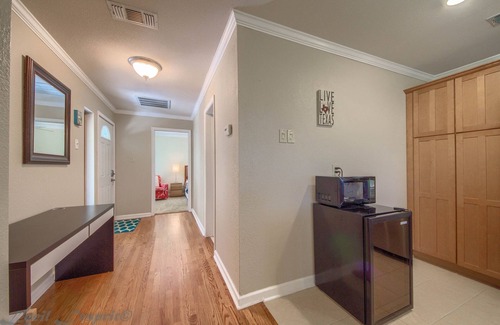 Canyon Lake House | Cozy Yellow Rose Cl 2459: Pet-Friendly Home with Kitchen
