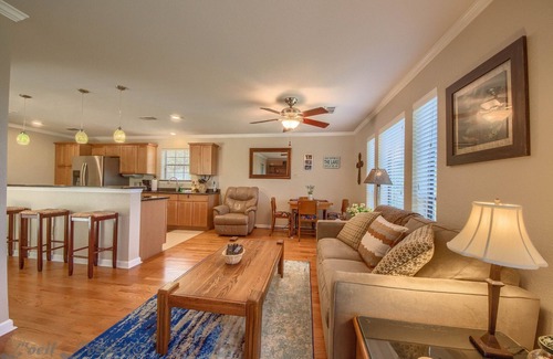 Canyon Lake House | Cozy Yellow Rose Cl 2459: Pet-Friendly Home with Kitchen