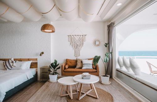 Sail Rock Beach Bed & Breakfast | Inviting Yellow's Kenting B&B II with Oceanfront Views