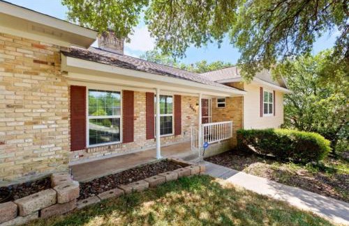 Medical Center District House | Yellow Stone: Delightful Chef's Kitchen & Inviting Patio