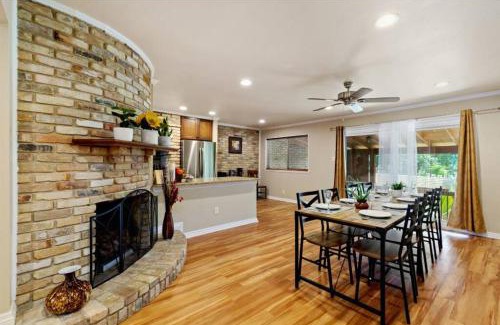 Medical Center District House | Yellow Stone: Delightful Chef's Kitchen & Inviting Patio