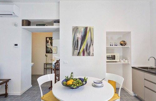 Recco Apartment | Cozy Yellow Suite on Recco's Seafront with Breakfast