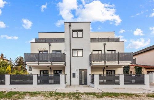 Schwarzlackenau Apartment | Yellow Suite - Whirlpool Garden - free parking - WiFi