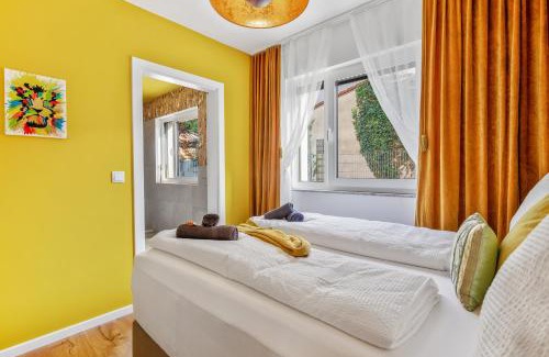 Schwarzlackenau Apartment | Yellow Suite - Whirlpool Garden - free parking - WiFi
