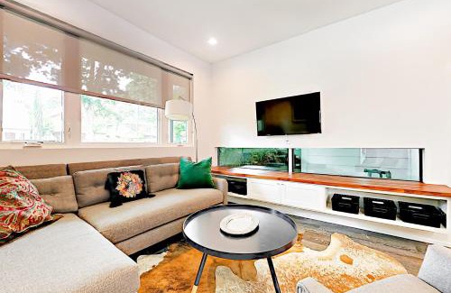 SoFi House | Elegant Yellow Tulip: Family-Friendly 4-Star Retreat