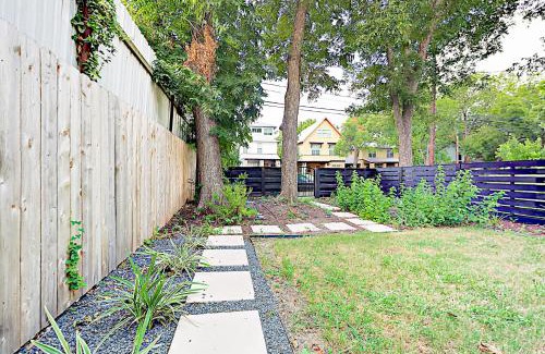 SoFi House | Elegant Yellow Tulip: Family-Friendly 4-Star Retreat