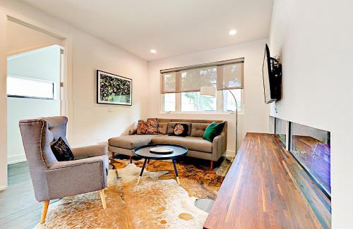 SoFi House | Elegant Yellow Tulip: Family-Friendly 4-Star Retreat