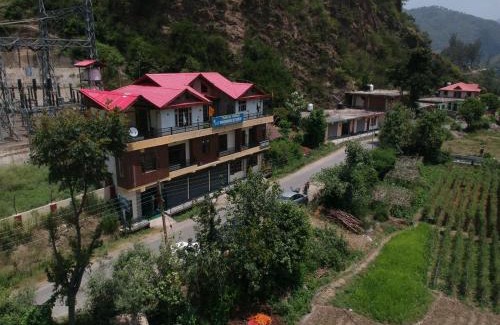 Rajgarh House | Cozy Yellow Valley Homestay: Family-Friendly with Kitchen