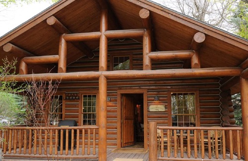 Ennis Cabin | Perfect Yellowstone Log Cabin with Outdoor Pool & Family-Friendly