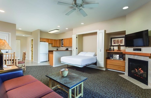 West Yellowstone Resort | Unforgettable Yellowstone: Top-Rated with Oceanfront Pools