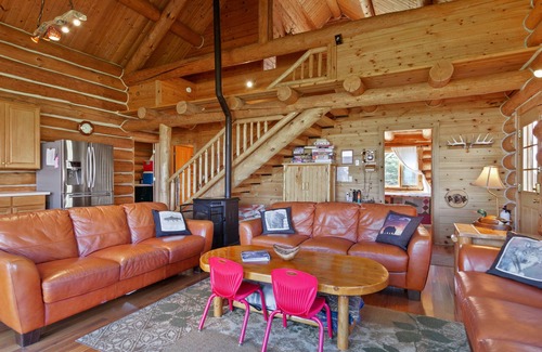 Island Park House | Experience Yellowstone: Family-Friendly Stay by Henry's Lake