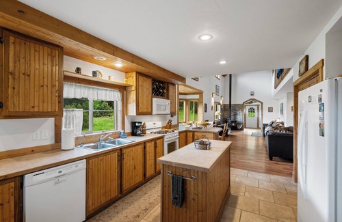 Emigrant House | Secluded Yellowstone Mountain Home with Family-Friendly Amenities