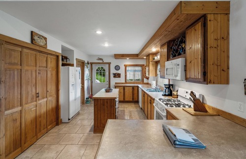 Emigrant House | Secluded Yellowstone Mountain Home with Family-Friendly Amenities