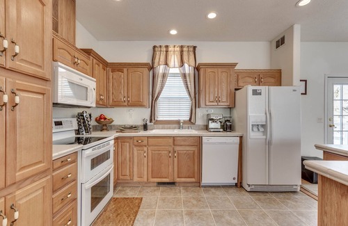 Gardiner House | Serene Yellowstone Mountain View with Family-Friendly Amenities