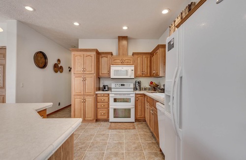 Gardiner House | Serene Yellowstone Mountain View with Family-Friendly Amenities