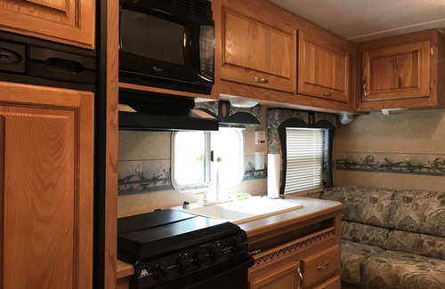Livingston House | Tranquil Retreat by Yellowstone River Near National Park